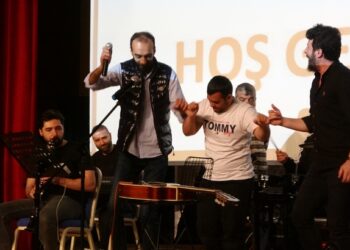 Müzik Yapanlarla İlgili Sorunlar ve Eleştiri