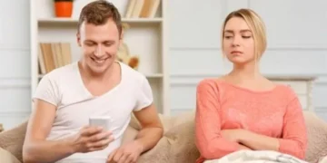 İlişkilerde Aşırı Kıskançlık Nasıl Yenilir?